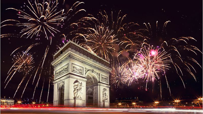 Paris, Pháp: Một trong những địa điểm tuyệt vời nhất trên thế giới để đón năm mới đặc biệt dành cho các cặp đôi là Paris, nơi diễn ra màn pháo hoa ngoạn mục tại tháp Eiffel tạo nên không gian vô cùng lãng mạn và hoàn hảo để bước sang năm mới.