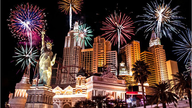 Las Vegas, Mỹ: Là một trong những điểm đến tiệc tùng nổi tiếng nhất trên thế giới, Las Vegas trở nên sống động hơn rất nhiều vào đêm Giao thừa với các sòng bạc sôi động, câu lạc bộ đêm, sự kiện khách sạn, màn pháo hoa mãn nhãn và đám đông cuồng nhiệt trong lễ mừng năm mới lớn diễn ra.
