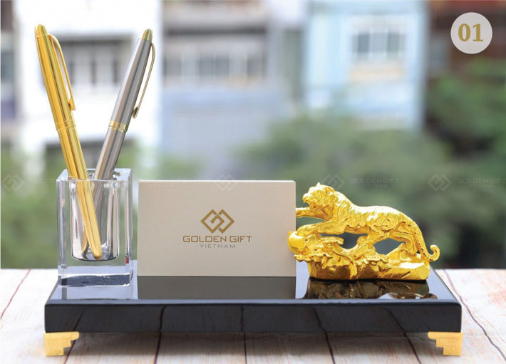 Tượng hổ mạ vàng được thiết kế với nhiều kích thước, mẫu mã khác nhau với giá từ vài triệu tới vài chục triệu đồng. Ảnh: Goldengift.