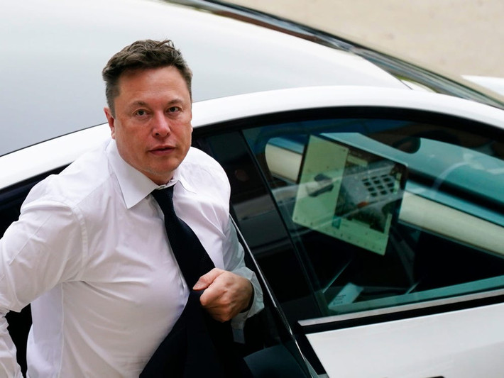 Theo đó, trong một tweet được đăng ngày 30/12, nhà đồng sáng lập Tesla cho biết ông sẽ đến nhà máy của Tesla ở Fremont, California, vào đêm giao thừa "để đẩy nhanh tiến độ giao xe". Ảnh: Reuters