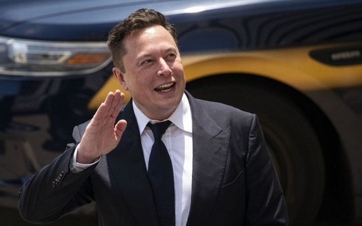 CEO Tesla được biết đến như một "kẻ nghiện việc". CEO Tesla luôn làm việc 120 giờ mỗi tuần và thường đón những dịp đặc biệt ngay tại chỗ làm. Ảnh: Reuters