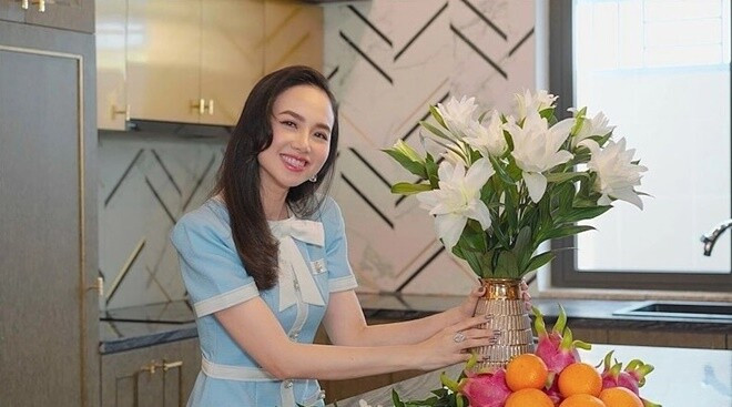 Đinh Ngọc Diệp thích nhất không gian bếp - nơi cả nhà quây quần trò chuyện, dùng bữa sau một ngày làm việc mệt mỏi. Ảnh: FBNV