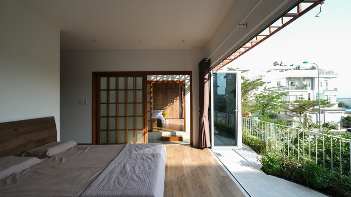 Thiết kế mở giúp không gian trong nhà gắn kết với thiên nhiên nhiều nhất có thể. Ảnh: Kiến trúc Chơn