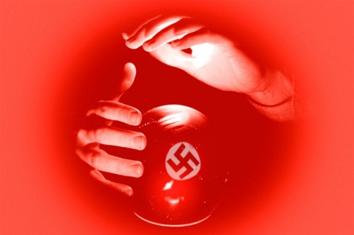 2. Sử dụng sức mạnh siêu nhiên: Hitler không chỉ nổi tiếng bởi sự tàn bạo mà còn được biết đến như một kẻ cuồng tín. Hắn tin vào sự tồn tại của sức mạnh siêu nhiên. Vì thế Hitler đã chiêu mộ một số người có khả năng đặc biệt như một bác sĩ tên là Eugen vì Hitler tin rằng Eugen có khả năng cảm nhận được người Do thái ngay cả khi họ đứng lẫn trong đám đông.