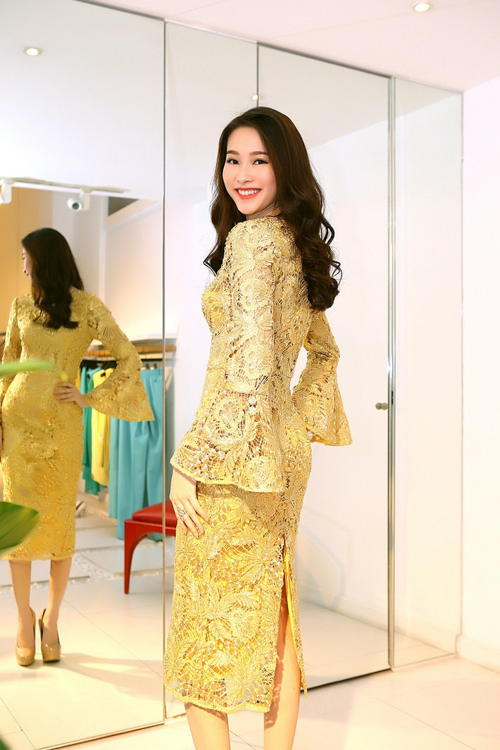 Bộ sưu tập Biển nhớ sẽ bao gồm 120 thiết kế mới nhất của cựu giám khảo VN's Next Top Model.