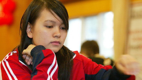 Sau 2 vòng đấu, Mai Hưng toàn thắng trước Fransson Angelina và Saranya J và nằm trong nhóm đầu 10 kỳ thủ cùng 2 điểm. Mai Hưng là nữ kỳ 9X thủ khá nổi bật ở Việt Nam, từng giành nhiều danh hiệu trẻ và luôn đầy bản lĩnh với lối chơi "chậm mà chắc".