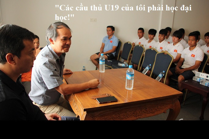 Và để có được kiến thức vững vàng, có thêm kinh nghiệm sống và tri thức, bầu Đức mong muốn tất cả các cầu thủ U19 Việt Nam phải học đại học.