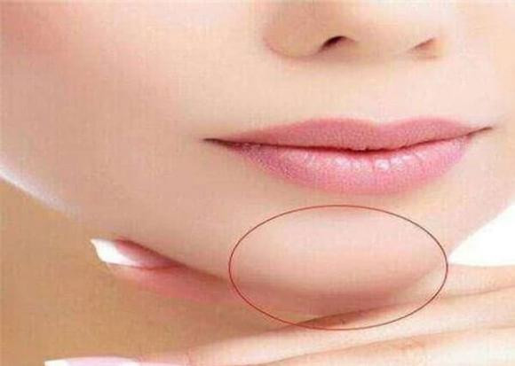 Phụ nữ hai cằm mang tướng vượng phu ích tử. Nhưng chú ý là hai cằm ở đây không chỉ người béo mà ở đây chủ yếu là những người có thân hình vừa phải nhưng lại thể hiện rõ hai cằm. Ảnh: Công lý & xã hội