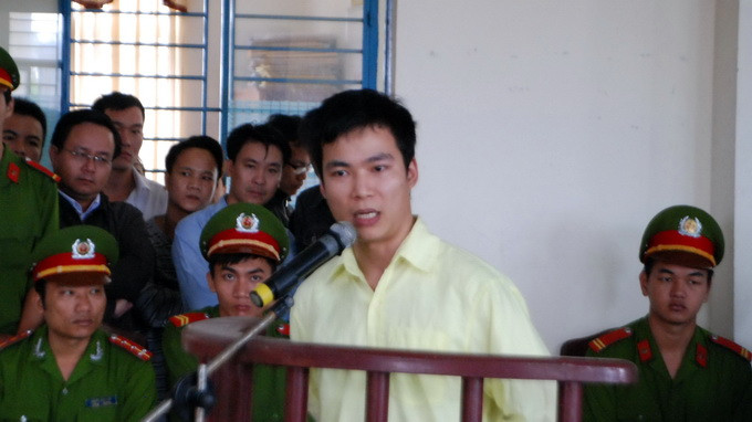 Sau khi gây án, tên này cởi bỏ hết quần áo nạn nhân và đẩy thi thể cô gái xấu số xuống hố sâu. Minh lục lọi túi quần, túi xách của Dung rồi lấy đi 2 điện thoại di động, 1 thẻ ATM và 3 triệu đồng và lấy xe máy Dung bỏ trốn vào TP. Tam Kỳ (Quảng Nam). Hai tháng sau, thi thể chị Dung được người dân phát hiện trong tình trạng không còn toàn vẹn. Cơ quan chức năng phải giám định ADN mới xác nhận được thi thể.