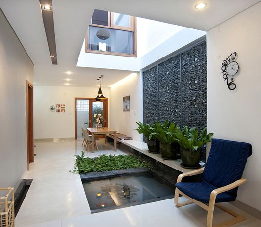Cảnh quan xung quanh nhà hài hòa. Một căn nhà đẹp không chỉ có kiến trúc hợp lý mà còn phải có sự hài hòa với cảnh quan xung quanh. Mắc sắc, kết cấu nhà hòa hòa mang lại lợi ích cho suy nghĩ, tinh thần của các thành viên trong gia đình.