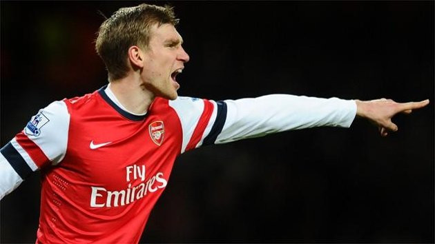 Per Mertesacker từ Werder Bremen tới Arsenal với giá 8 triệu bảng. Arsenal được biết đến là đội bóng chi tiêu chặt chẽ trên thị trường chuyển nhượng, luôn săn đón các cầu thủ rẻ mà chất lượng. Với tốc độ và kinh nghiệm cùng khả năng phán đoán chính xác thì cái giá 8 triệu bảng thực chất không đánh giá đúng phẩm chất của trung vệ này.