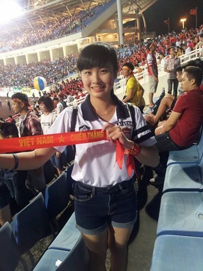 Đặc biệt, ngay sau khi trận đấu kết thúc, rất nhiều bạn trẻ, cư dân mạng đã lùng sục để tìm kiếm thông tin về nữ CĐV có tên Nhật Lệ này. Nickname Su Su của cô gái này, cùng với biệt danh mới "Crying Girl" được đông đảo bạn trẻ quan tâm.