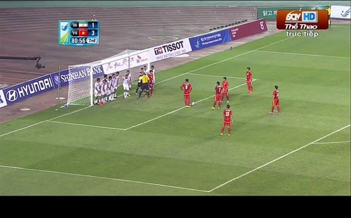 Tình huống các cầu thủ U23 chịu một quả phạt gián tiếp do lỗi bắt bóng chuyền về của thủ môn cũng hết sức thú vị. Tận dụng quả phạt từ cự ly 5m50, Hoàng Thịnh sút bóng đập chân cầu thủ đội bạn đi vào lưới ấn định tỉ số 4-1.