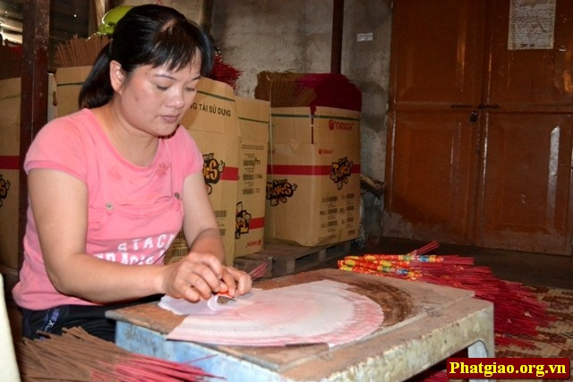 Hiện nay, ở Cao Thôn sản xuất khá nhiều loại hương như hương máy, xào, vòng, quấn...Mỗi loại hương đều có đặc điểm sản xuất và hương thơm khác nhau.