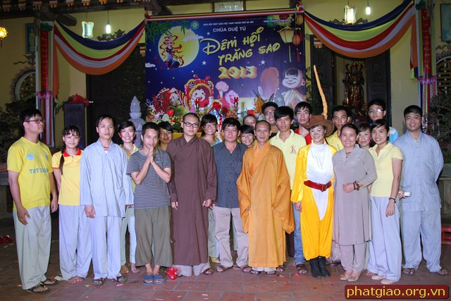 Chụp hình lưu niệm.