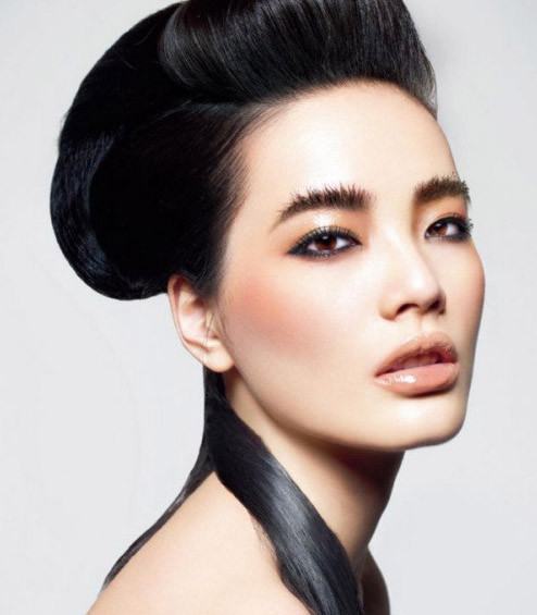 3. Mắt nhỏ dài, ánh mắt có thần: Người có mắt vừa dài vừa nhỏ là người rất trí tuệ, rất tỉ mỉ cẩn thận, nhìn nhận sự việc tương đối chính xác.