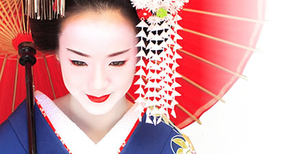 Làn da: Không được có khiếm khuyết. Làn da của Geisha phải mịn màng và nhẵn nhụi, không được nhão, không được xuất hiện một nốt đen.