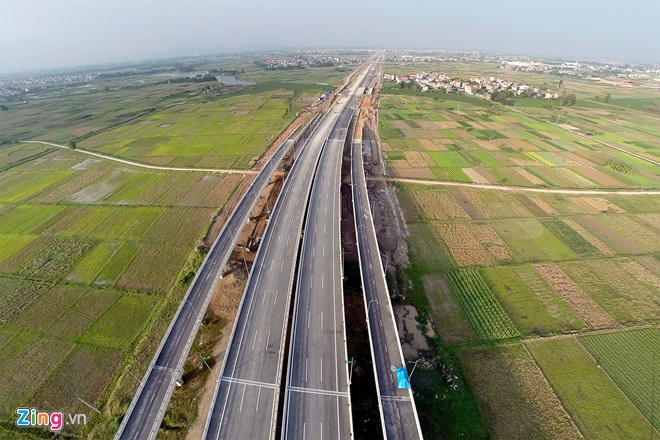Địa phận thôn Khê Nữ (xã Nguyên Khê) đang trong quá trình hoàn thiện. Đây chính là tuyến đường Bộ trưởng Bộ GTVT Đinh La Thăng mới đi khảo sát và chỉ đạo gấp rút hoàn thiện hầm chui hôm 8/11.