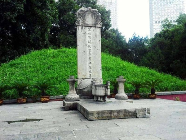 Từ đó có thể bác bỏ chuyện Bao Công bị đầu độc và nguyên nhân có thể là vì mắc bệnh về tim mạch hoặc bị đột quỵ, dẫn đến cái chết nhanh chóng như vậy.