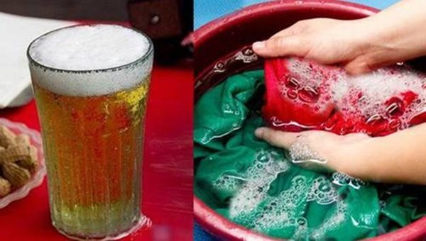  Bia giúp làm mềm quần áo: Với những lon bia đã mở nắp không uống hết hoặc bia để lâu hết hạn nhà bạn chẳng ai dùng đến, đừng vứt chúng đi, bởi bia có tác dụng rất tốt trong việc làm mềm quần áo và giúp màu trang phục được bền lâu hơn. Bạn chỉ việc bỏ quần áo vào trong bia 1 giờ đồng hồ sau đó giặt lại bằng nước sạch và để khô tự nhiên, trang phục của bạn sẽ trở nên mềm mại hơn và ít bị bạc màu hơn. 