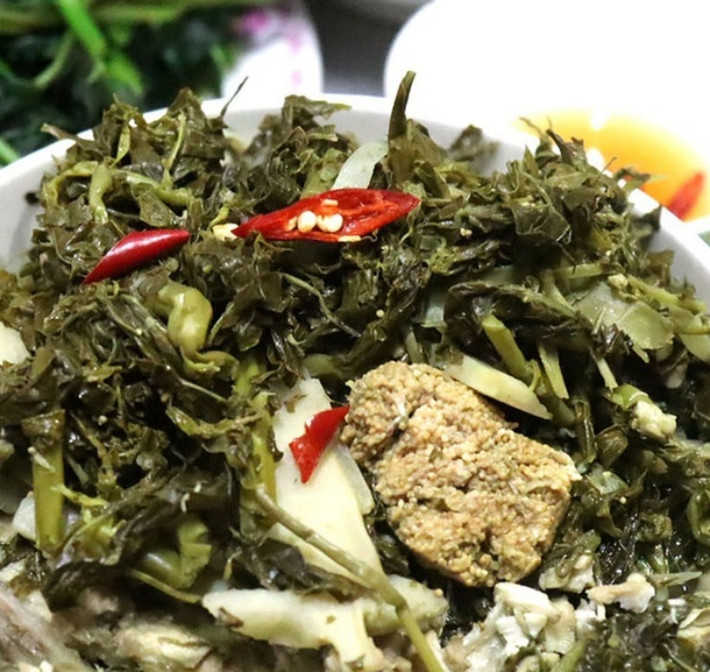 Cứ đến đầu tháng 3 hàng năm, thị trường dưa rau sắn lại nhộn nhịp với sự xuất hiện của nhiều tiểu thương online và cả.. offline.