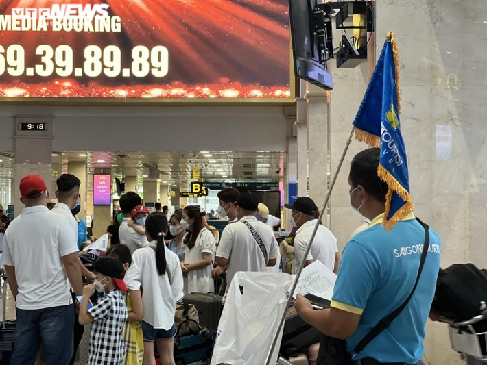Nhiều công ty du lịch tăng số tour để phục vụ khách.