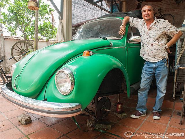Vua mô tô Việt Nam đang sở hữu khoảng 200 chiếc xe cổ gồm xe Vespa, Mobylette, Simpson, Lambretta và CD Benly...