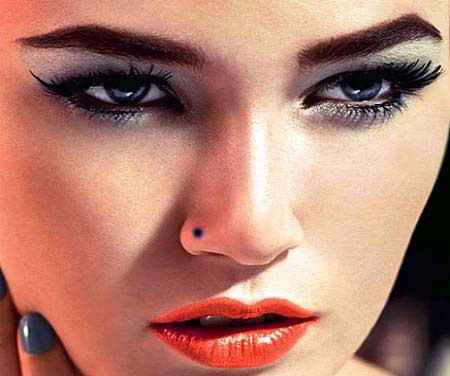 3. Nốt ruồi trên cánh mũi: Kim quỹ thủ tài. Người có nốt ruồi trên mũi thường là người tích lũy được nhiều tài sản trong nhà. Đặc biệt là người sở hữu nốt ruồi sáng sắc, ắt đường sự nghiệp sẽ vinh hiển.