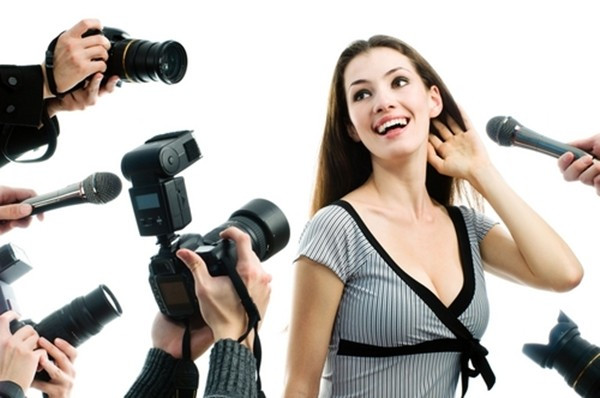 Trán có nốt ruồi: Theo diện tướng học, phần trán được coi là phần dành cho cung sự nghiệp. Người có gồ trán cao, trơn bóng sẽ có sự nghiệp vượng phát, thường hay gặp quý nhân giúp đỡ, có môi trường phát triển tốt.