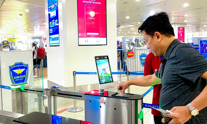 Việc thí điểm ứng dụng căn cước công dân gắn chip và giải pháp xác thực hành khách làm thủ tục bay nội địa tại sân bay Nội Bài nhằm giảm tải, tránh ùn tắc.