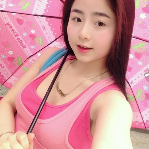 Nam Thương là hot girl nổi tiếng từ lâu, cô nàng vốn được khá nhiều bạn trẻ biết đến sau cuộc thi Miss Teen 2011 và nhiều bức ảnh xinh đẹp, bắt mắt.