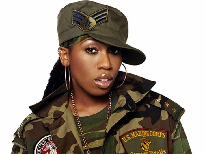 Khởi nghiệp rapper với vẻ ngoài tomboy cá tính và mái tóc ngắn siêu dày, cô nàng Missy Elliot đã khiến nhiều người giật mình khi thay đổi 180 độ trở thành một cô gái với thân hình đồng hồ cát quyến rũ và đầy tự tin. Có lẽ giây phút đứng giữa ranh giới sự sống và cái chết trong lần đột quỵ năm 2006 đã khiến Missy nhận ra nét nữ tính trong con người mình và trở lại với sự thay đổi đáng khen như vậy.