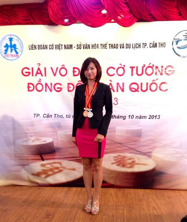 Nữ kỳ thủ luôn tích cực tập luyện cờ, chăm chỉ tham gia các giải đấu, giao lưu với nhiều kỳ thủ cả nam và nữ mạnh để trau dồi thêm kinh nghiệm.