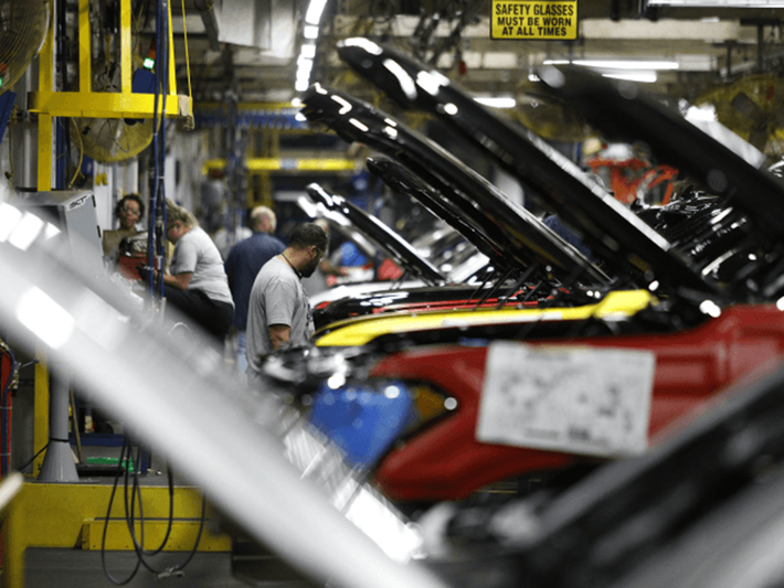 S&P Global Mobility hôm thứ Tư đã hạ dự báo sản lượng xe hạng nhẹ toàn cầu năm 2022 và 2023 xuống 2,6 triệu chiếc cho cả 2 năm.