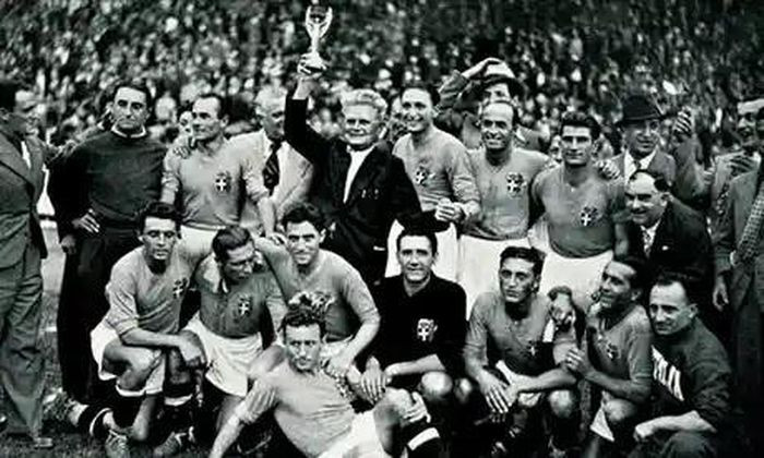 4 năm sau vào năm 1934, chiếc cúp được chuyển giao cho Italy và họ tiếp tục chiến thắng để giữ chiếc cúp này vào năm 1938.