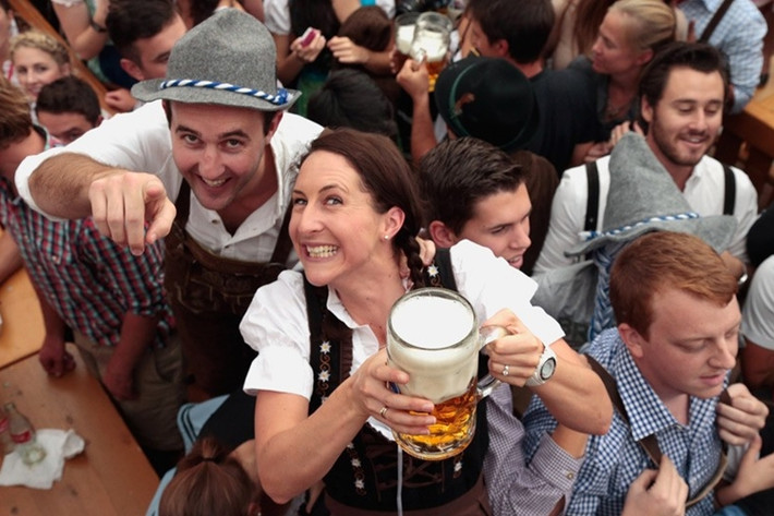 Oktoberfest là lễ hội ăn uống lớn nhất thế giới.