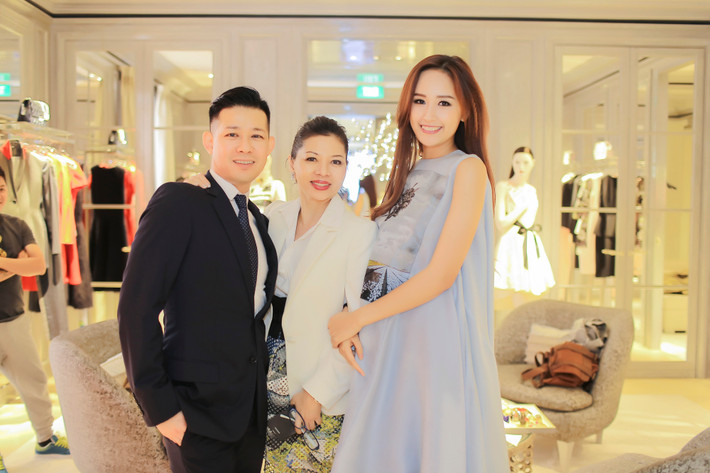 Mai Phương Thúy đặc biệt dành được nhiều lời khen ngợi về vẻ đẹp rạng rỡ và trẻ trung.