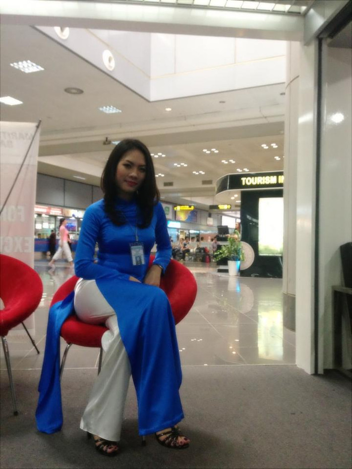 Hin Phuong, nữ tiếp viên hàng không xinh đẹp ở Hà Nội phút chốc trở thành cô gái được rất nhiều người biết đến.