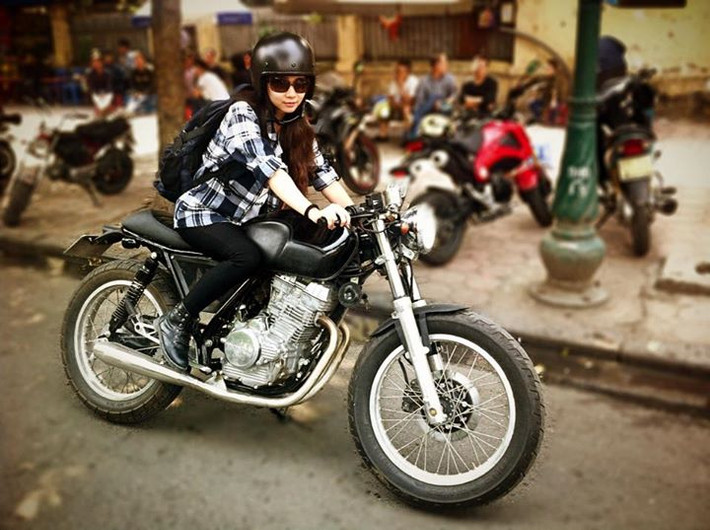 Với sự "cool ngầu" và cá tính không đụng hàng, Nam Phương - Chip Bom được khá nhiều bạn trẻ biết đến, dành cảm tình và khen ngợi. Tuy nhiên, 9X này lại luôn khiêm tốn, không thích được tung hô và lúc nào cũng chỉ coi mình là một người lái xe bình thường, không ngừng học hỏi người khác.
