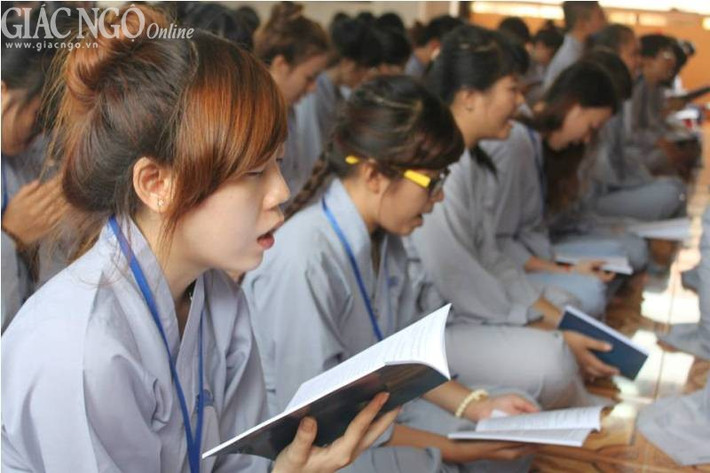 Tụng kinh Trường Thọ Diệt Tội.