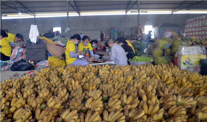 Hoa quả tráng miệng.