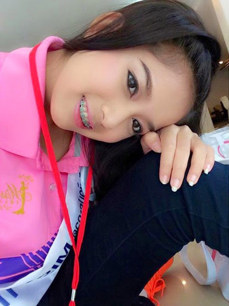 Tân Miss Teen Thái Lan 2014 hiện đang theo học chuyên ngành hành chính thương mại tại trường ĐH Kỹ thuật Rattanakosin Salaya thuộc ĐH Rajamangala (tỉnh Nakhon Pathom). Nhiều khán giả cho rằng chiếc niềng răng đã khiến khuôn mặt của Pumchoosang xấu hẳn đi.