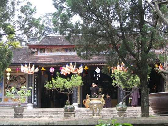 Chính điện chùa Từ Hiếu.