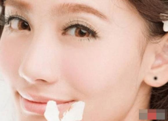 br/> 3. Có nốt ruồi trên dái tai: Nốt ruồi trên dái tai cho thấy mối liên hệ sâu sắc với Đức Phật trong cuộc sống. Khi lớn lên, người ta sẽ ngày càng có nhiều phước lành, bao gồm cả việc giàu có và sinh con, và tất cả những phước lành này đều tập trung vào nửa sau của cuộc đời.
