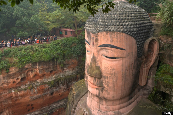 Quả nhiên, sau khi dựng xong, dòng nước nơi đây cũng hiền hòa và gây ra ít tai ương hơn hẳn.
