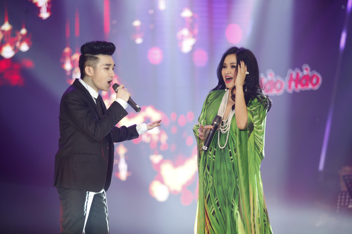 Màn song ca đầy cảm xúc với Thanh Lam qua hai ca khúc "Mưa hồng" và "Cát bụi" chiếm được cảm tình của khán giả. "Khi hoạn nạn mình biết người nào thương mình, người nào ghét mình. Giờ showbiz, tôi không còn ai là bạn". Nữ ca sĩ bộc bạch nhân dịp tái xuất trở lại.