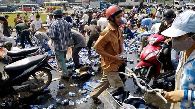Sau vụ việc này, giới trẻ nghĩ ra nhiều cách khác nhau nhằm phê bình, châm biếm những người ý thức kém tham gia trong vụ "hôi" bia này. Đồng thời các bạn trẻ cũng chia sẻ về gia cảnh của nạn nhân là tài xế bị hôi của và tìm cách giúp đỡ cho anh.