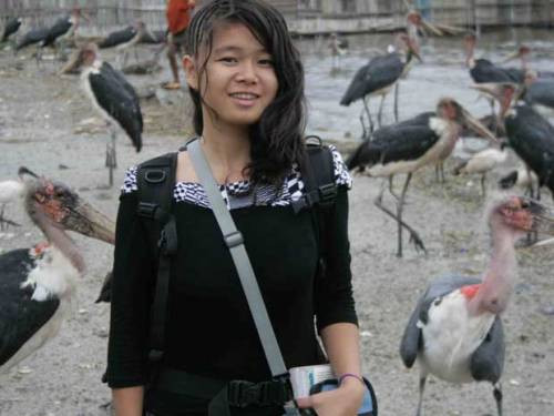 2. Vụ “lùm xùm” của Huyền Chíp xoay quanh nội dung cuốn “Xách ba lô lên và đi” cũng là một thông tin thu hút nhiều sự quan tâm của các bạn trẻ trong năm qua. Nguyễn Thị Khánh Huyền bị nghi lừa dối độc giả với những chi tiết có phần thiếu hợp lý trong hành trình đi phượt qua 25 quốc gia với số tiền “dắt túi” 700 USD.