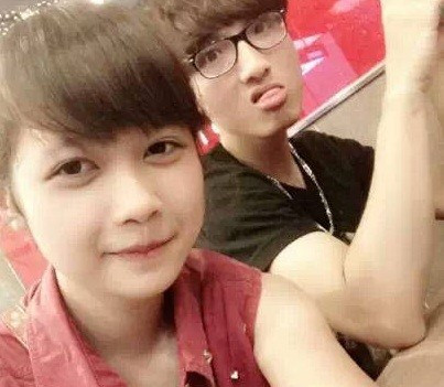 Cặp đôi thường xuyên đi chơi, uống cafe với nhau và cùng nhau chụp ảnh.