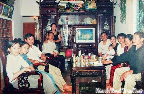 Bức ảnh đại gia đình từng được Bà Tưng chia sẻ lên trang cá nhân.
